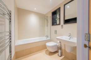 Stunning City Centre Water VIews 2 Bed 2 Bath FREE PARKING